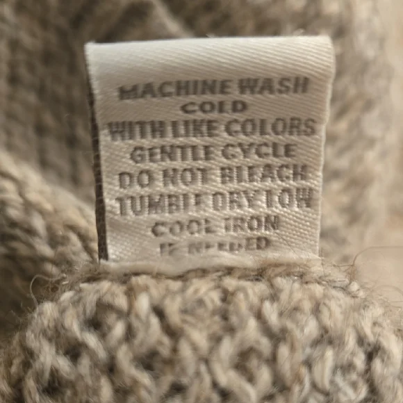 Yvos Cozy Cable Knit Short Sleeve Sweater Dress 79% Acrylic, 30% Alpaca. - Picture 15 of 16